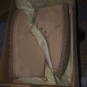 Women’s UGG Neumel Short Boot Light Beige